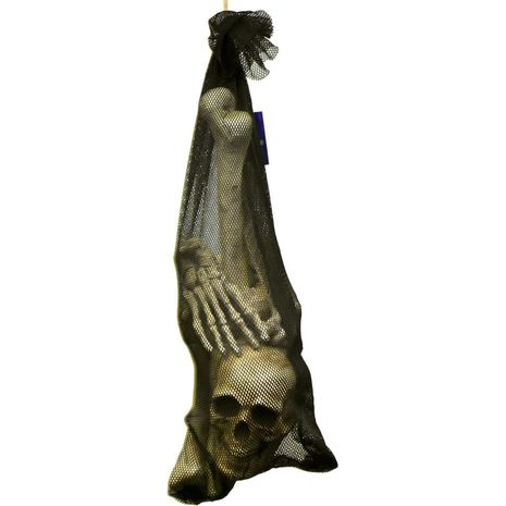Расчлененный бутафорский скелет в мешке